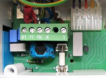 wc greenstar cdi h22456 pcb ter fus main fuse in situ.jpg